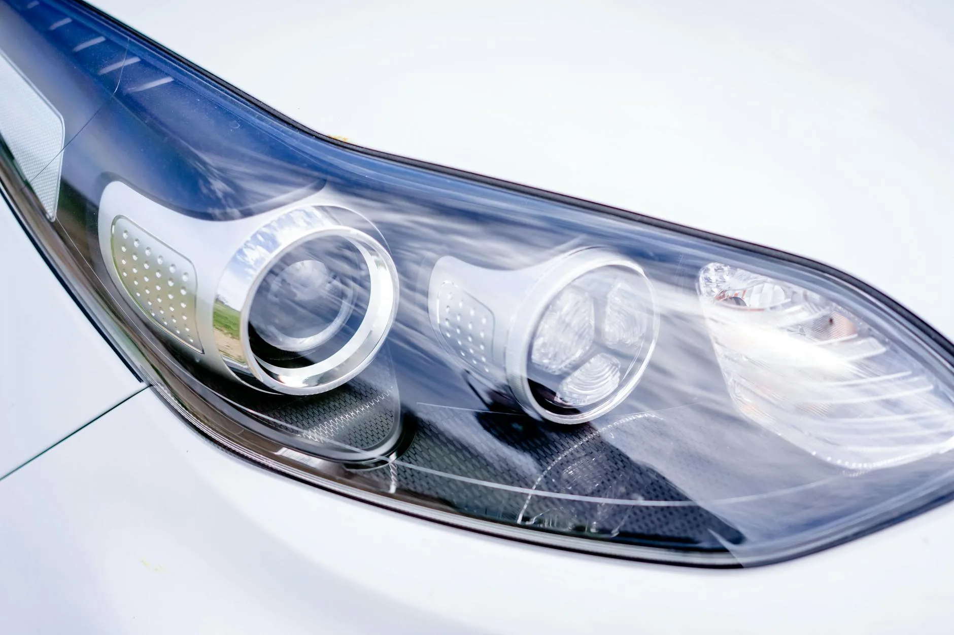 Photo by Atlantic Ambience on Pexels | Poles Headlamp Lampu Kusam Jadi Bening Restorasi Headlamp illustration