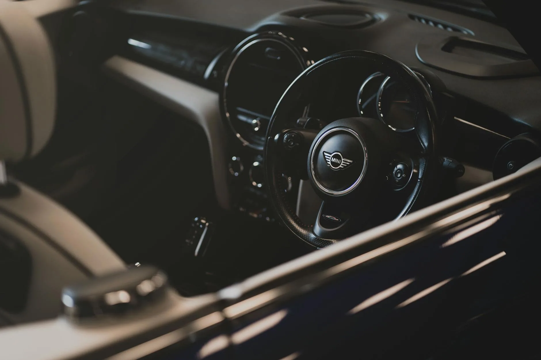 Photo by Dhally Romy on Pexels | Detailing Mobil Jogja illustration