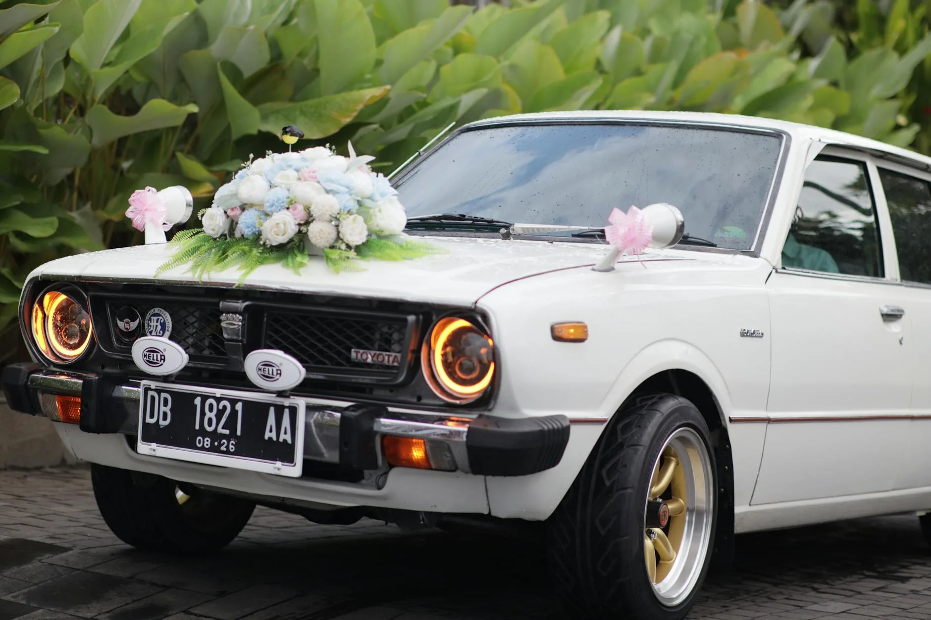 Bengkel kaca mobil di Jogja menyediakan layanan perbaikan dan penggantian kaca dengan tenaga ahli berpengalaman.